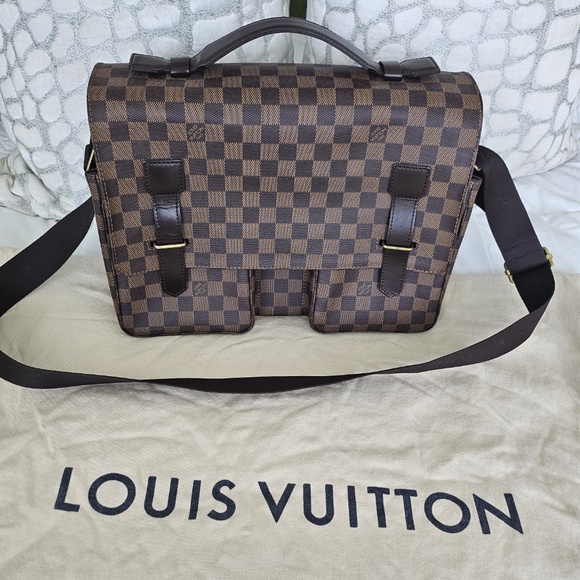 Louis Vuitton Other - Gorgeous statement Louis Vuitton Broadway messenger/travel bag. Pristine!